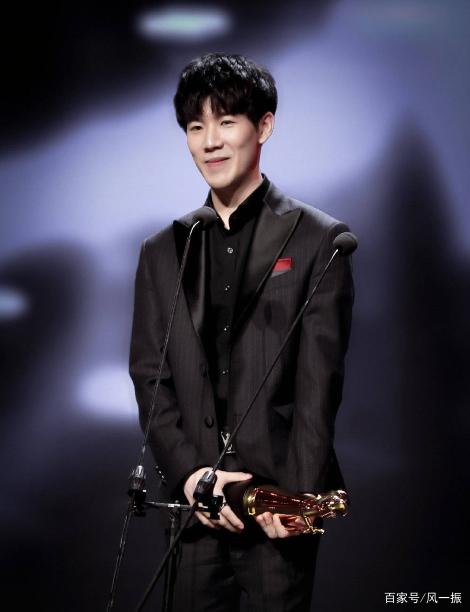 jL 暗示复出：“猜猜谁回来了？”