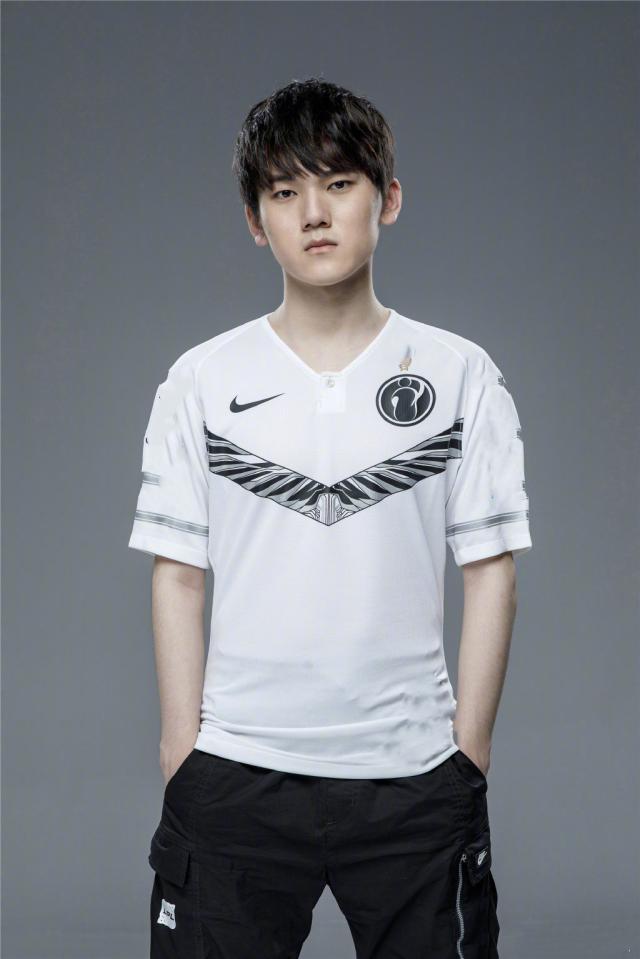 WE官宣V5教练加入，担任主教练一职